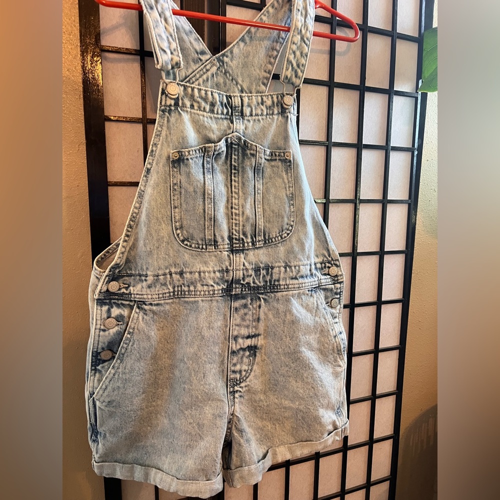 Old navy size medium blue jean shorts overalls